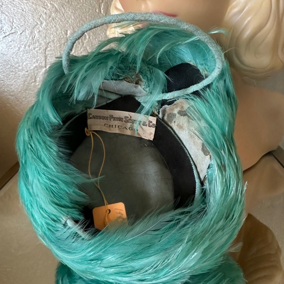 DAZZLING 1940s\' AQUA FEATHER TILT HAT WITH \